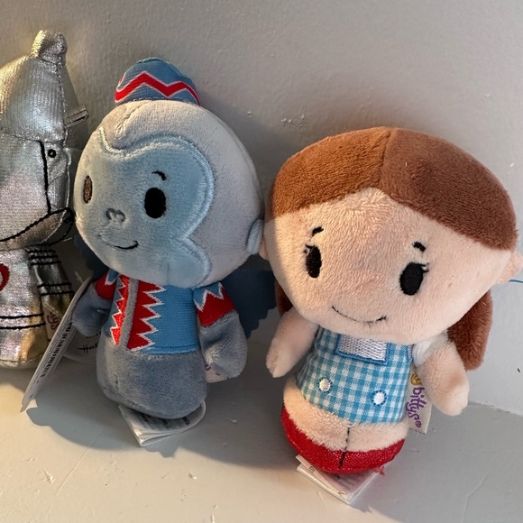 Whimsical set of 8 Wizard of Oz Hallmark itty bitty’s 🦁 🐶 👧 - Picture 6 of 10